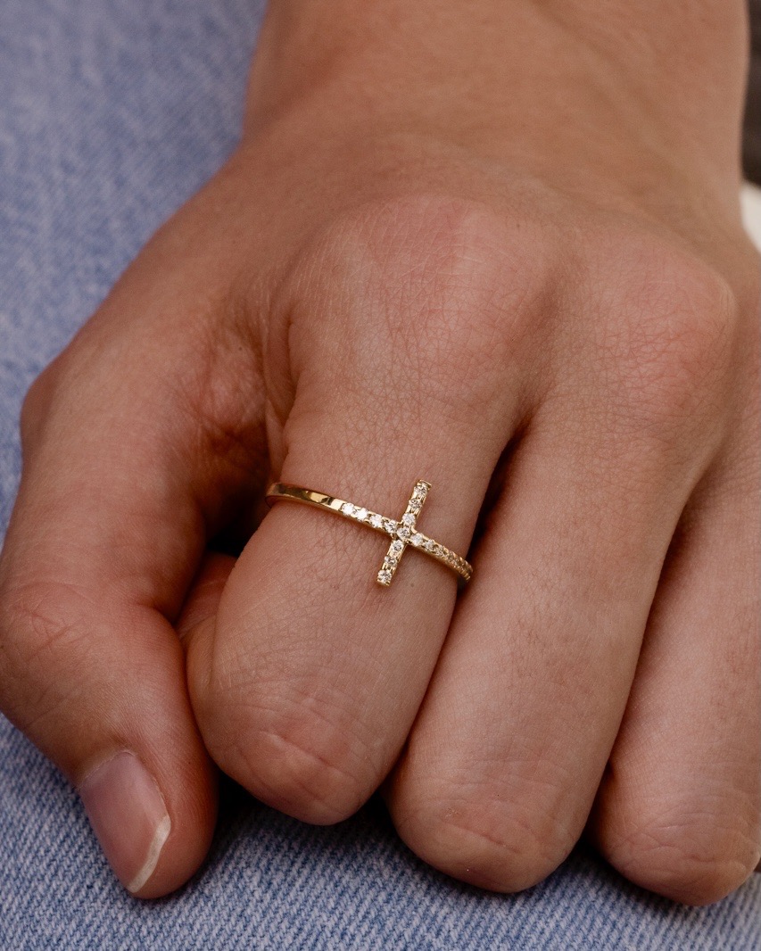 bague croix or jaune diamants blancs or 18 carats recyclé aupiho joaillerie bague croix or jaune diamants blancs or 18 carats recyclé aupiho joaillerie