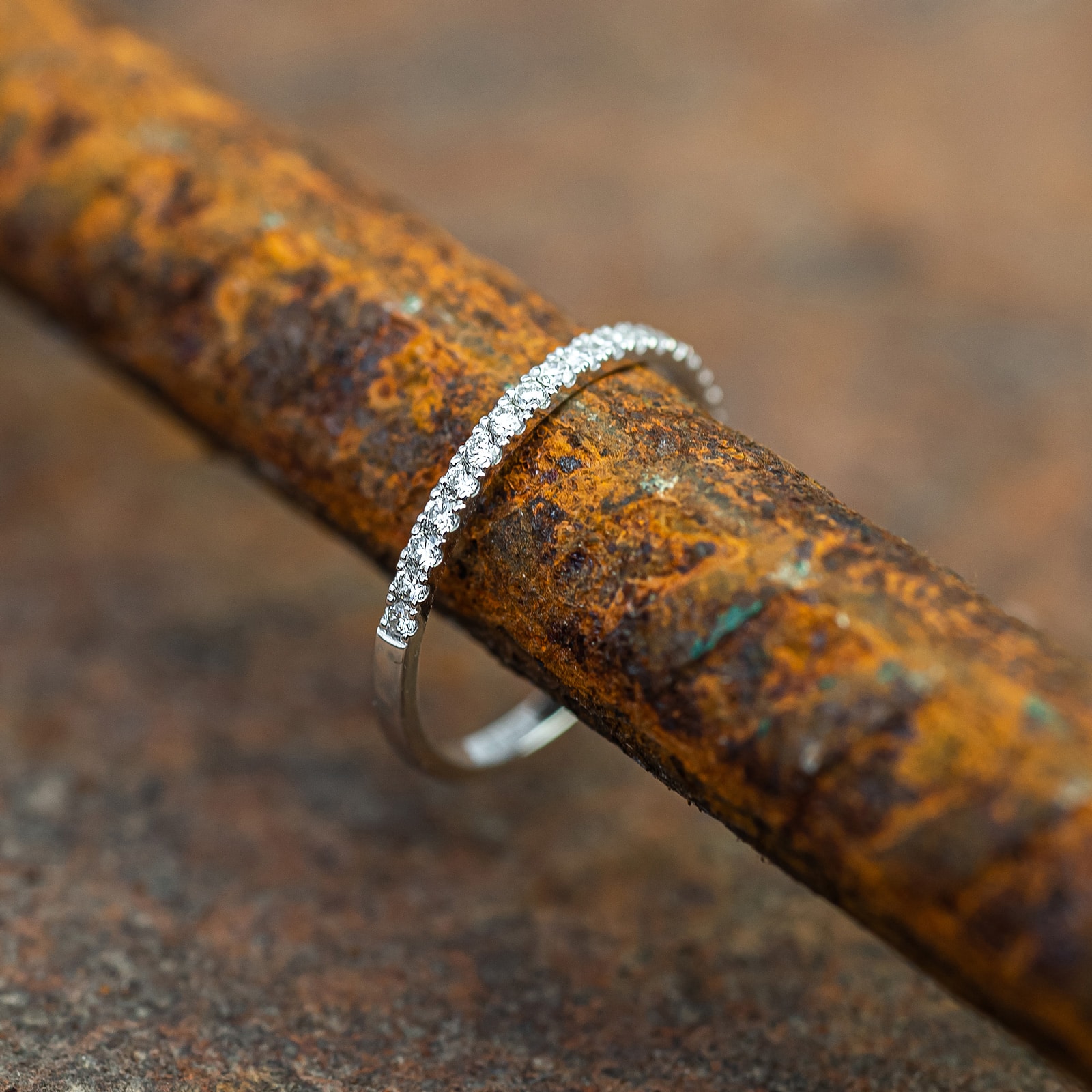 bague alliance or blanc et diamants blancs or recyclé 18 carats aupiho joaillerie