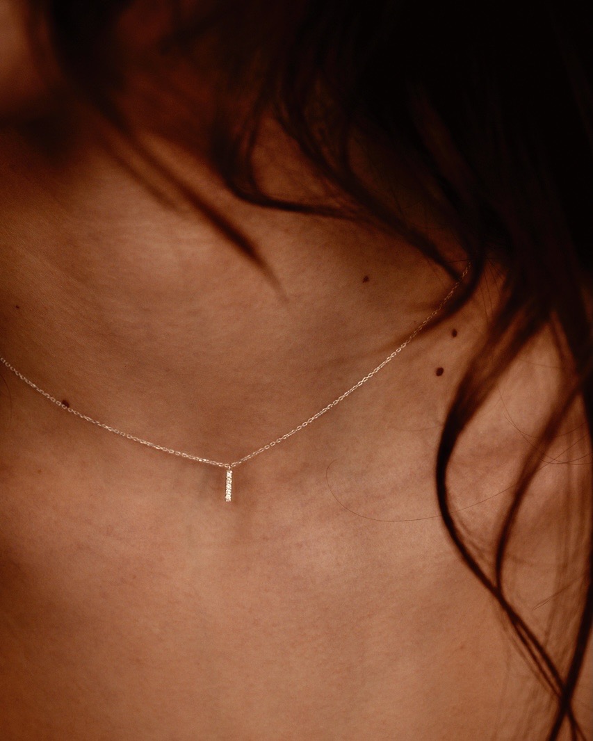 collier pendentif or jaune diamants blancs or 18 carats recyclé barrette jane aupiho joaillerie collier pendentif or jaune diamants blancs or 18 carats recyclé barrette jane aupiho joaillerie