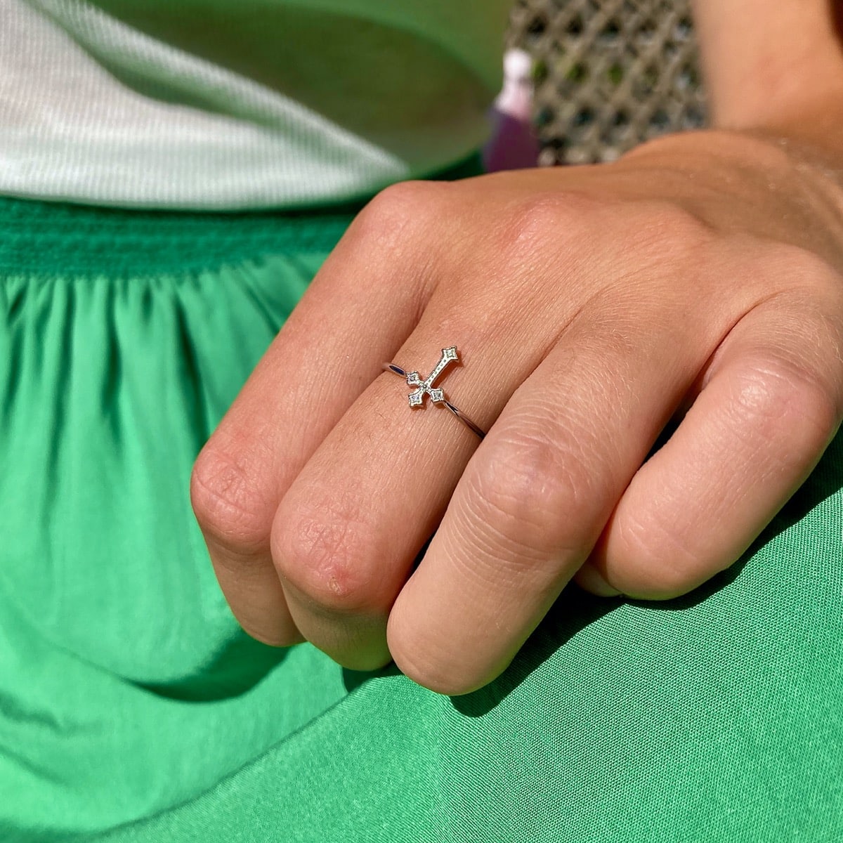 bague croix or blanc et diamants blancs or recyclé 18 carats aupiho joaillerie bague croix or blanc et diamants blancs or recyclé 18 carats aupiho joaillerie