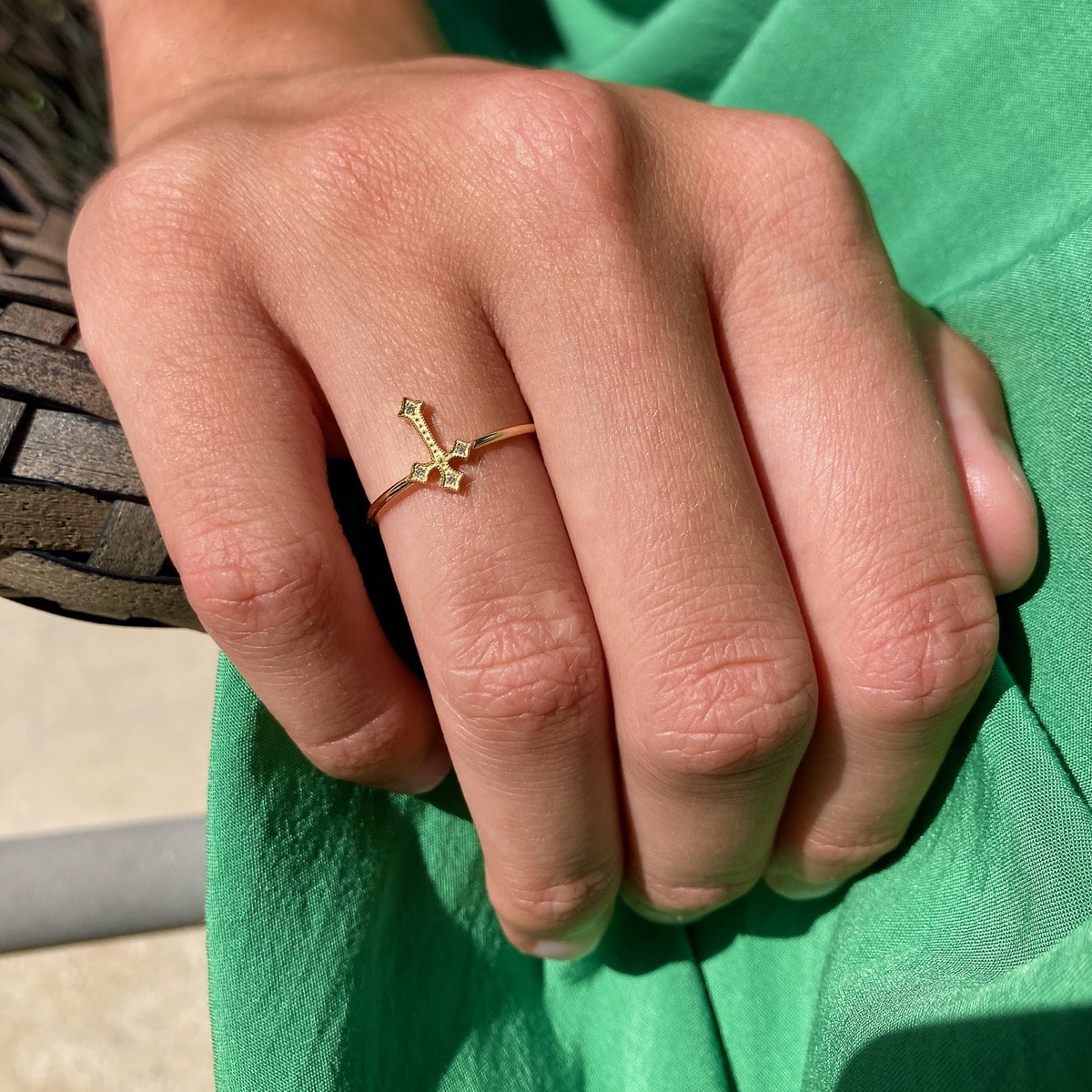 bague croix or jaune et diamants blancs or recyclé 18 carats aupiho joaillerie bague croix or jaune et diamants blancs or recyclé 18 carats aupiho joaillerie