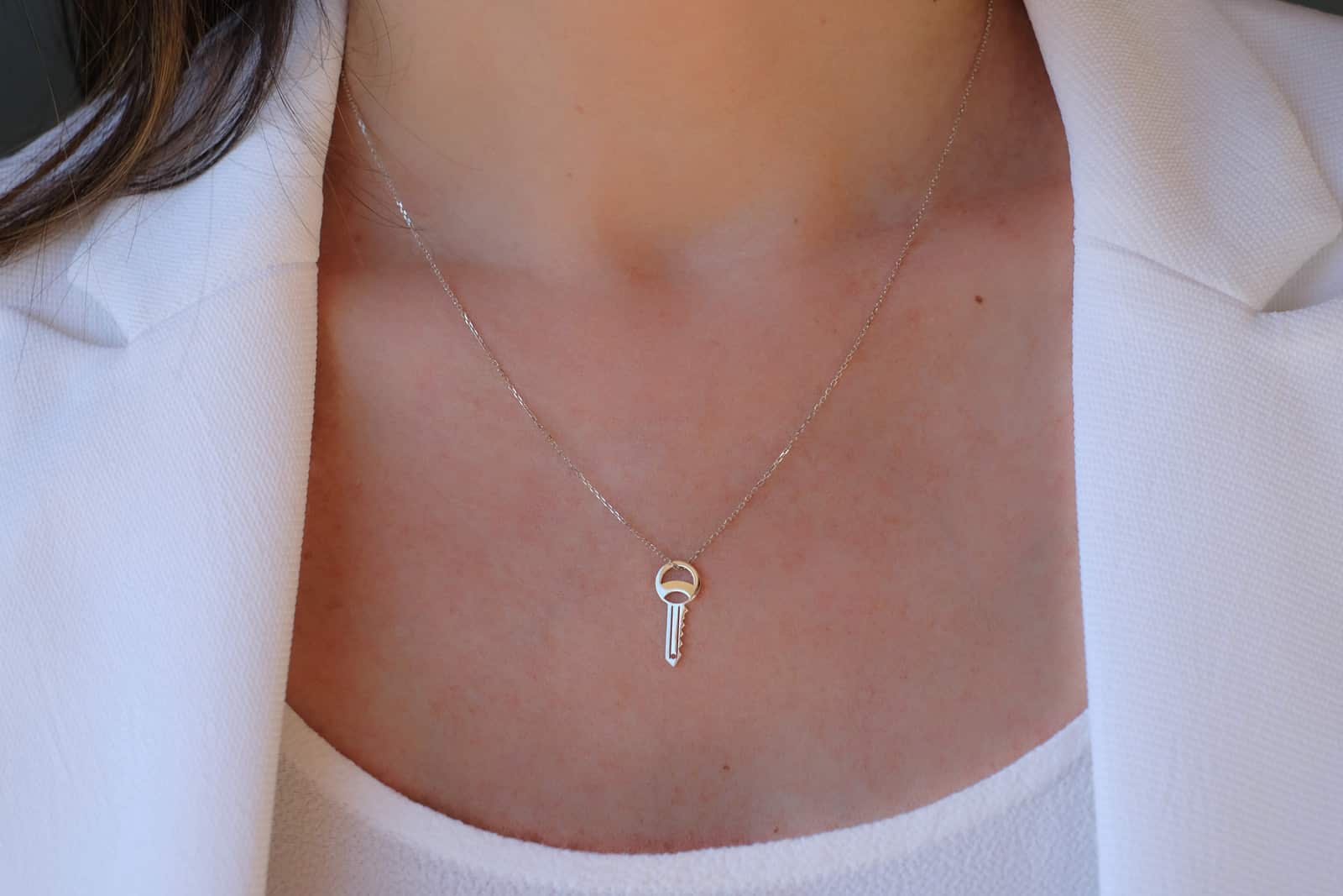 collier clé or blanc or recyclé 18 carats sésame aupiho joaillerie collier clé or blanc or recyclé 18 carats sésame aupiho joaillerie