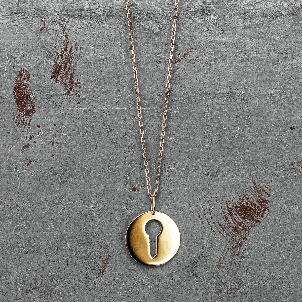 collier médaille clé or jaune or recyclé 18 carats aupiho joaillerie