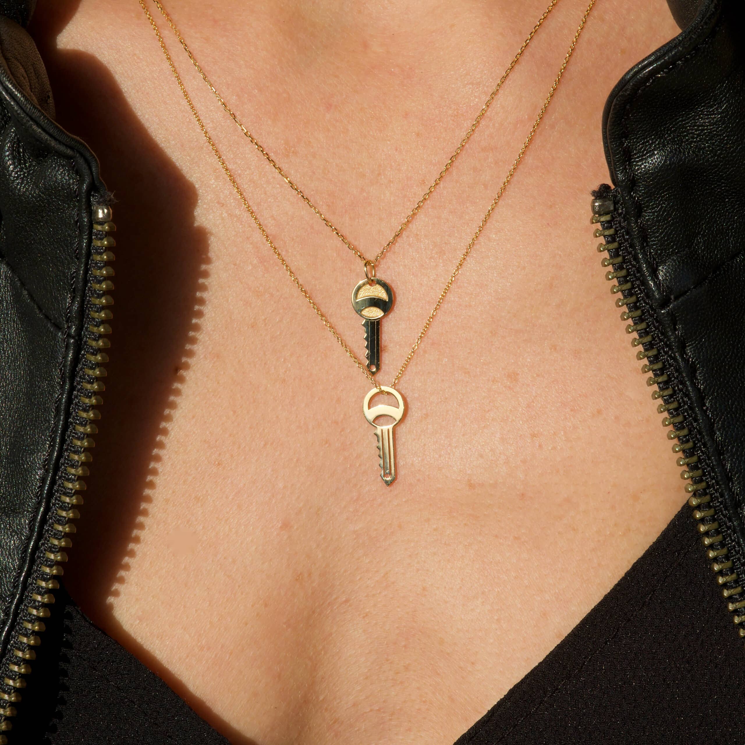 collier clé or jaune or recyclé 18 carats aupiho joaillerie