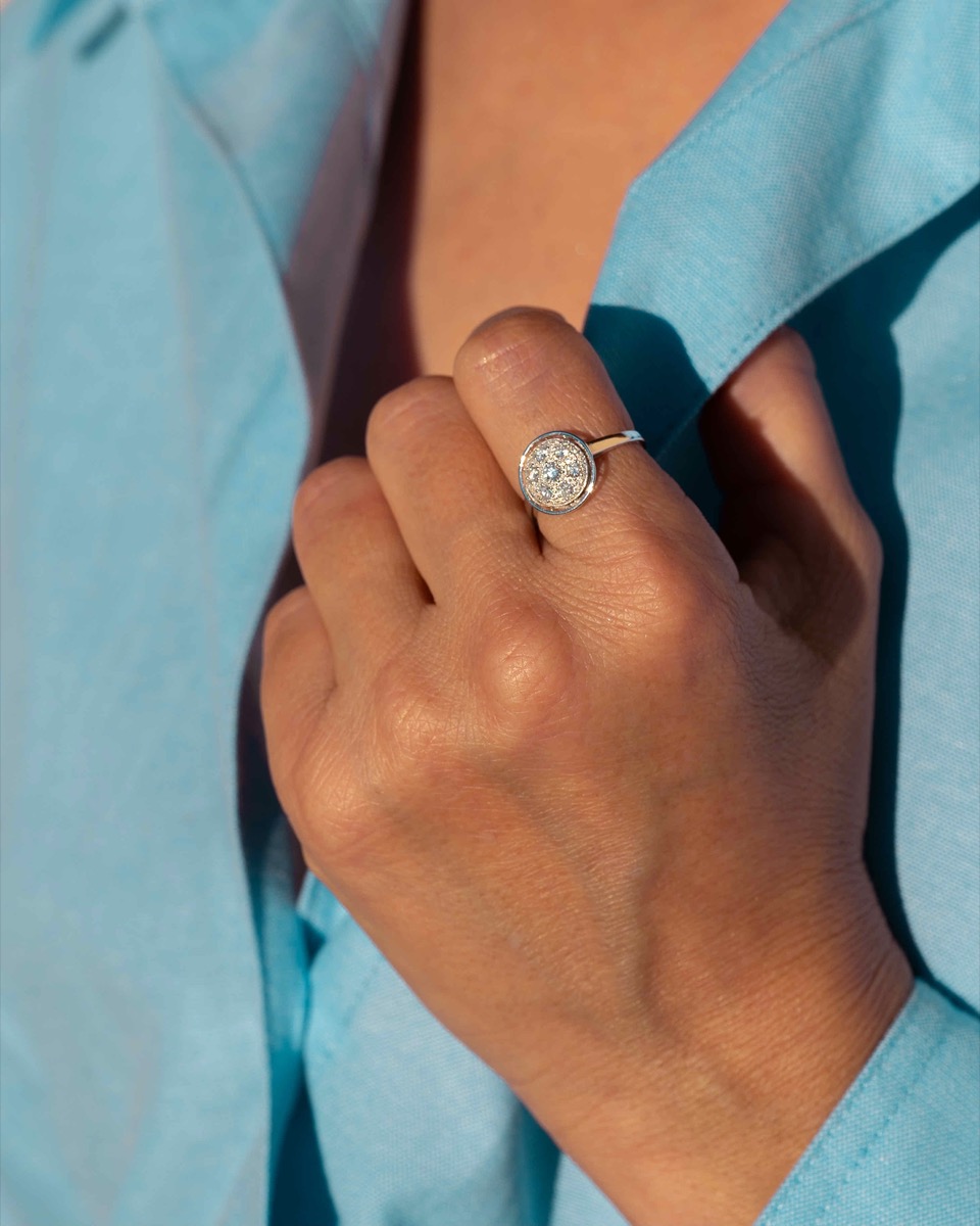 bague fiancaille or blanc pavée de diamants blancs or recyclé