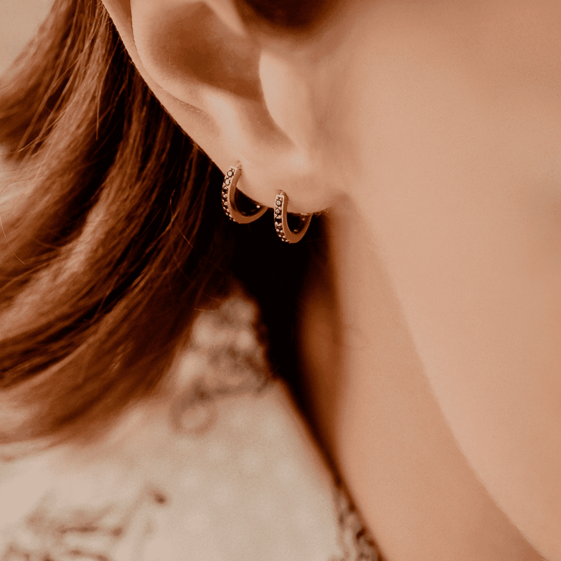 boucles d'oreille créole or rose et diamants noirs or recyclé 18 carats aupiho joaillerie boucles d'oreille créole or rose et diamants noirs or recyclé 18 carats aupiho joaillerie