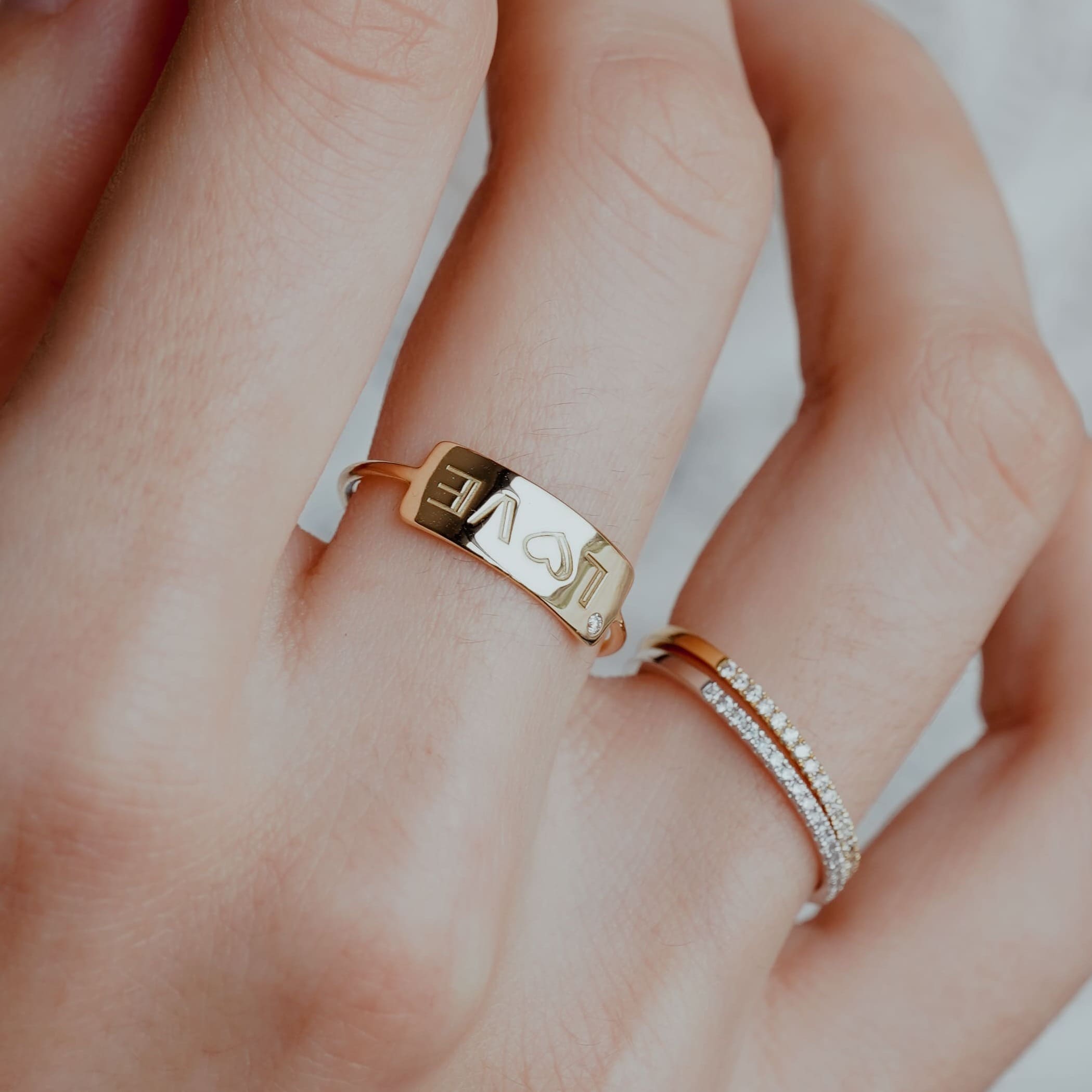 bague rectangle love or jaune et diamant blanc or recyclé 18 carats aupiho joaillerie