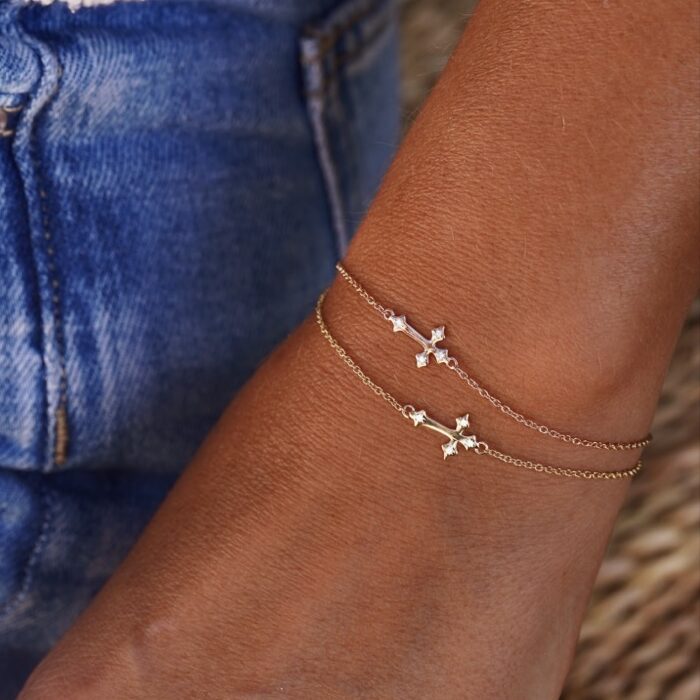 bracelets croix or 18 carats et diamants blancs aupiho joaillerie illusion bracelets croix or 18 carats et diamants blancs aupiho joaillerie illusion