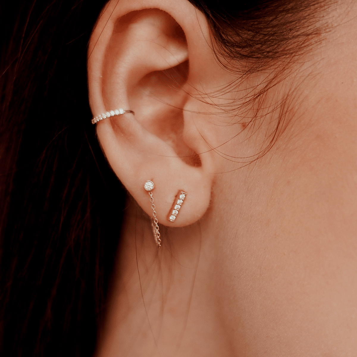 boucle d'oreille barrette or jaune et diamants blancs or recyclé 18 carats puce aupiho joaillerie