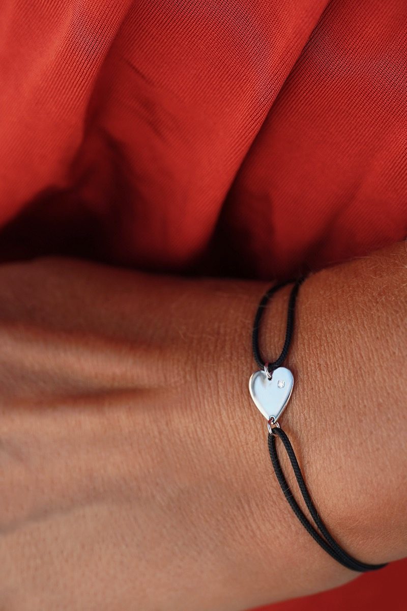 bracelet-cordon-grand-coeur-diamants-orblanc-aupiho-joaillerie bracelet coeur en or cordon enfant femme or recyclé bijou aupiho joaillerie