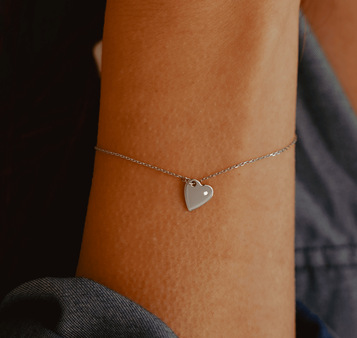 bracelet coeur chaine fine or jaune et diamant blanc or recyclé 18 carats aupiho joaillerie bracelet coeur chaine fine or jaune et diamant blanc or recyclé 18 carats aupiho joaillerie