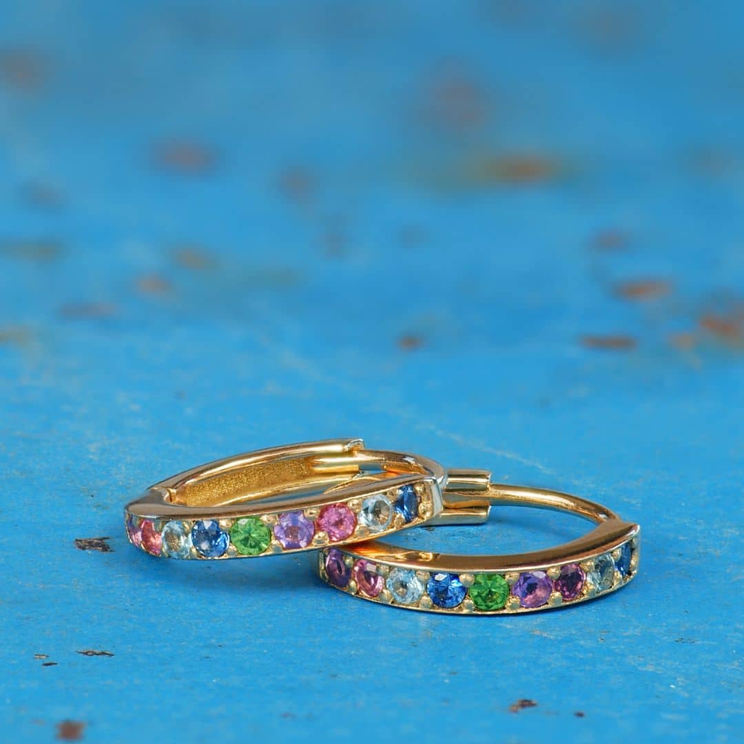 boucle d'oreille or jaune et pierres précieuses or recyclé 18 carats piercing arc en ciel aupiho joaillerie