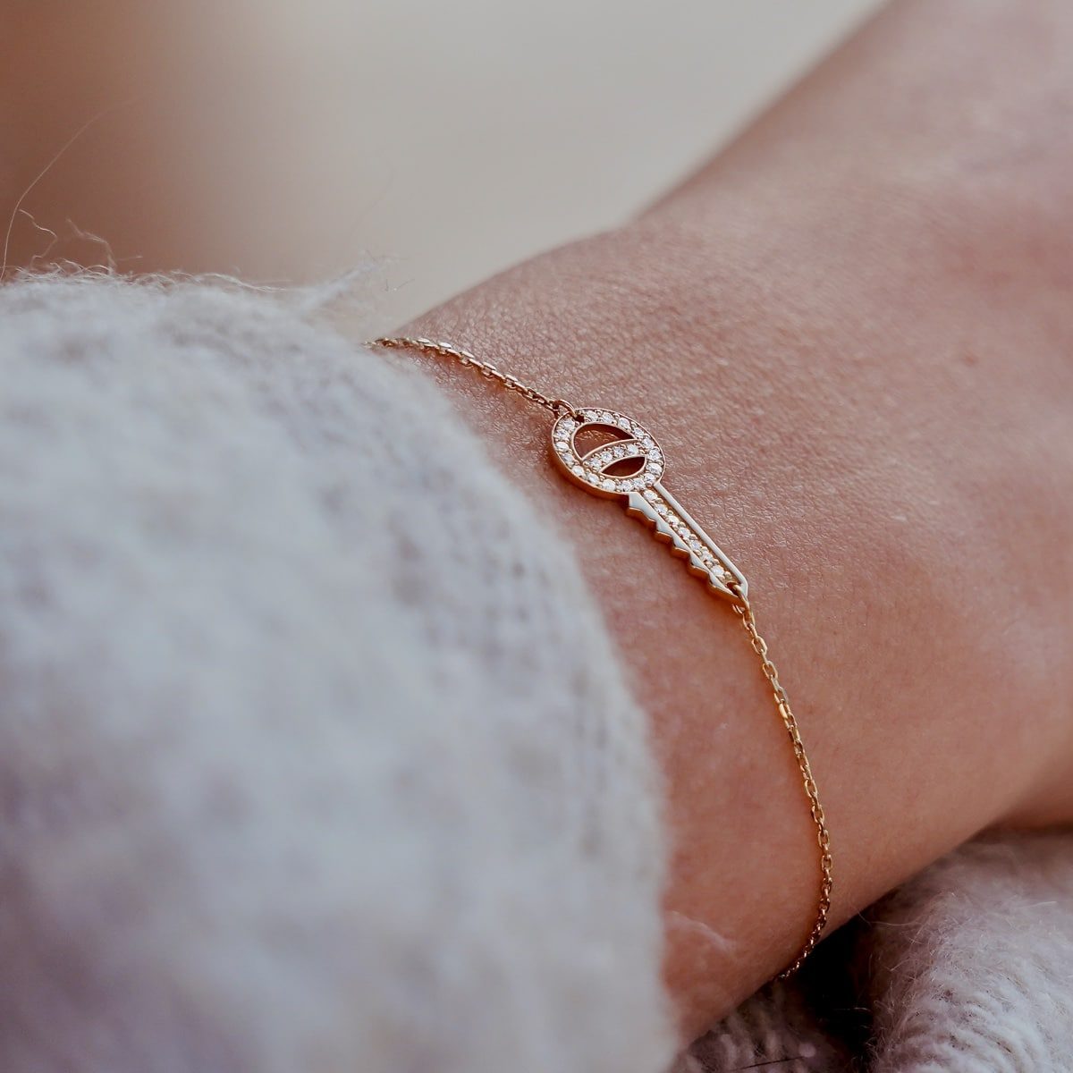 bracelet clé or jaune et diamants blancs or recyclé 18 carats sésame aupiho joaillerie