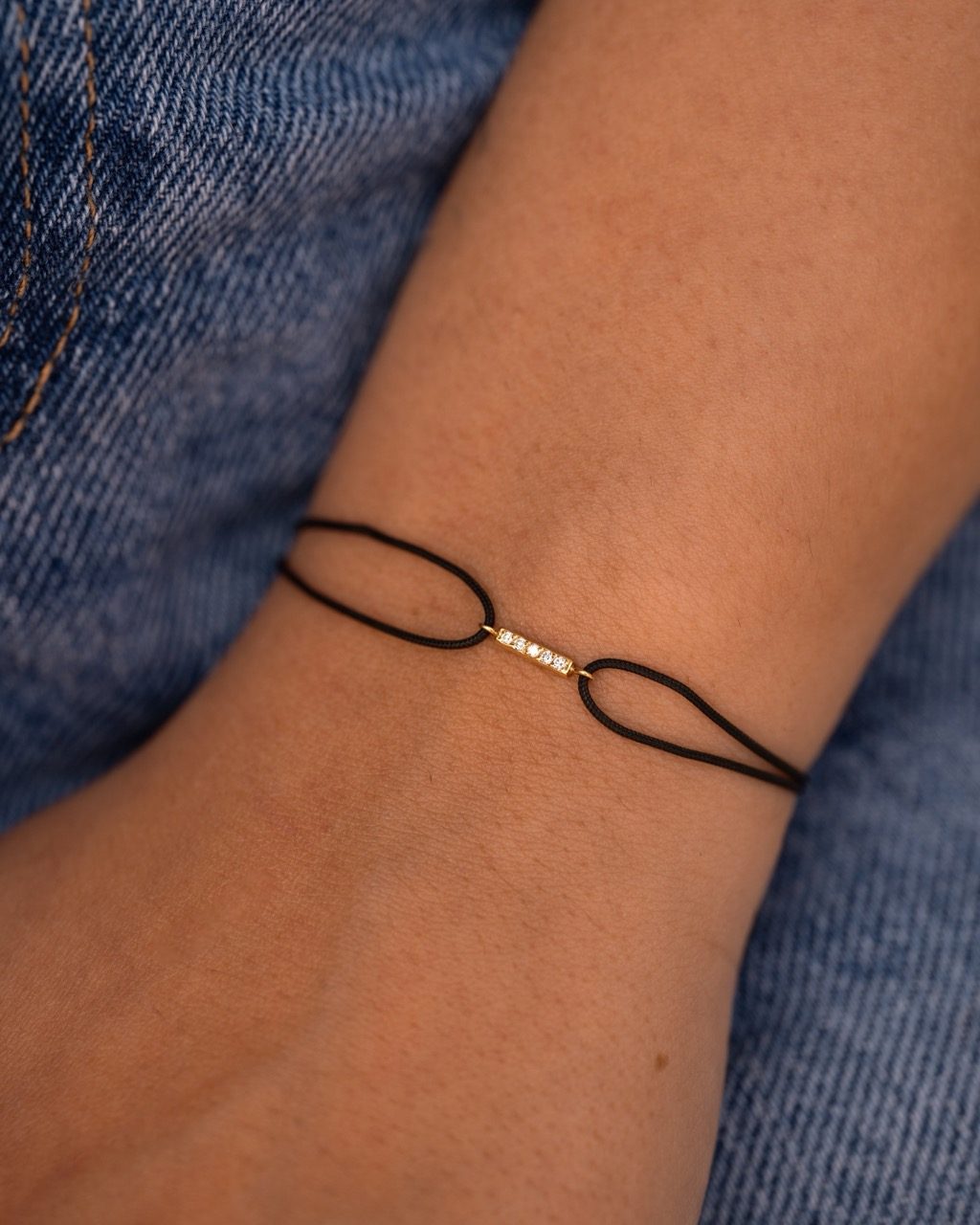 bracelet cordon barrette or jaune et diamants blancs or recyclé 18 carats aupiho joaillerie bracelet cordon barrette or jaune et diamants blancs or recyclé 18 carats aupiho joaillerie