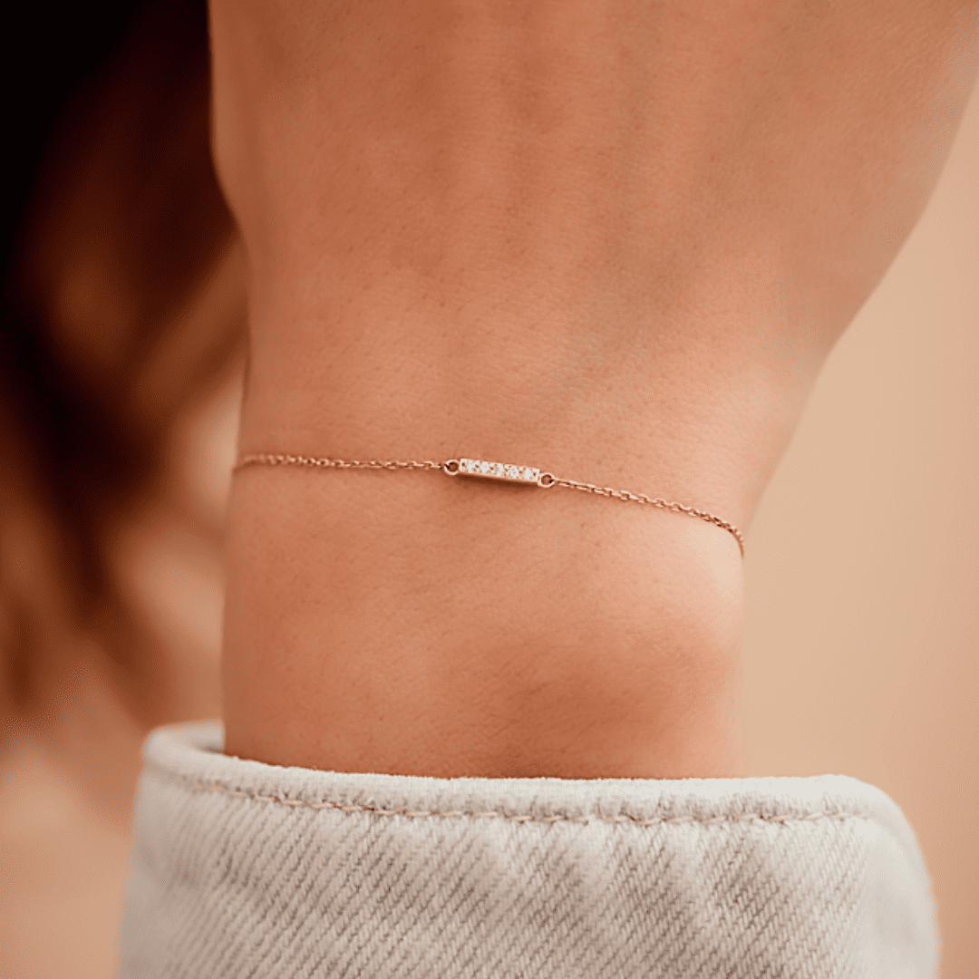 bracelet barrette or et diamants blancs or jaune 18 carats jane aupiho joaillerie bracelet barrette or et diamants blancs or jaune 18 carats jane aupiho joaillerie