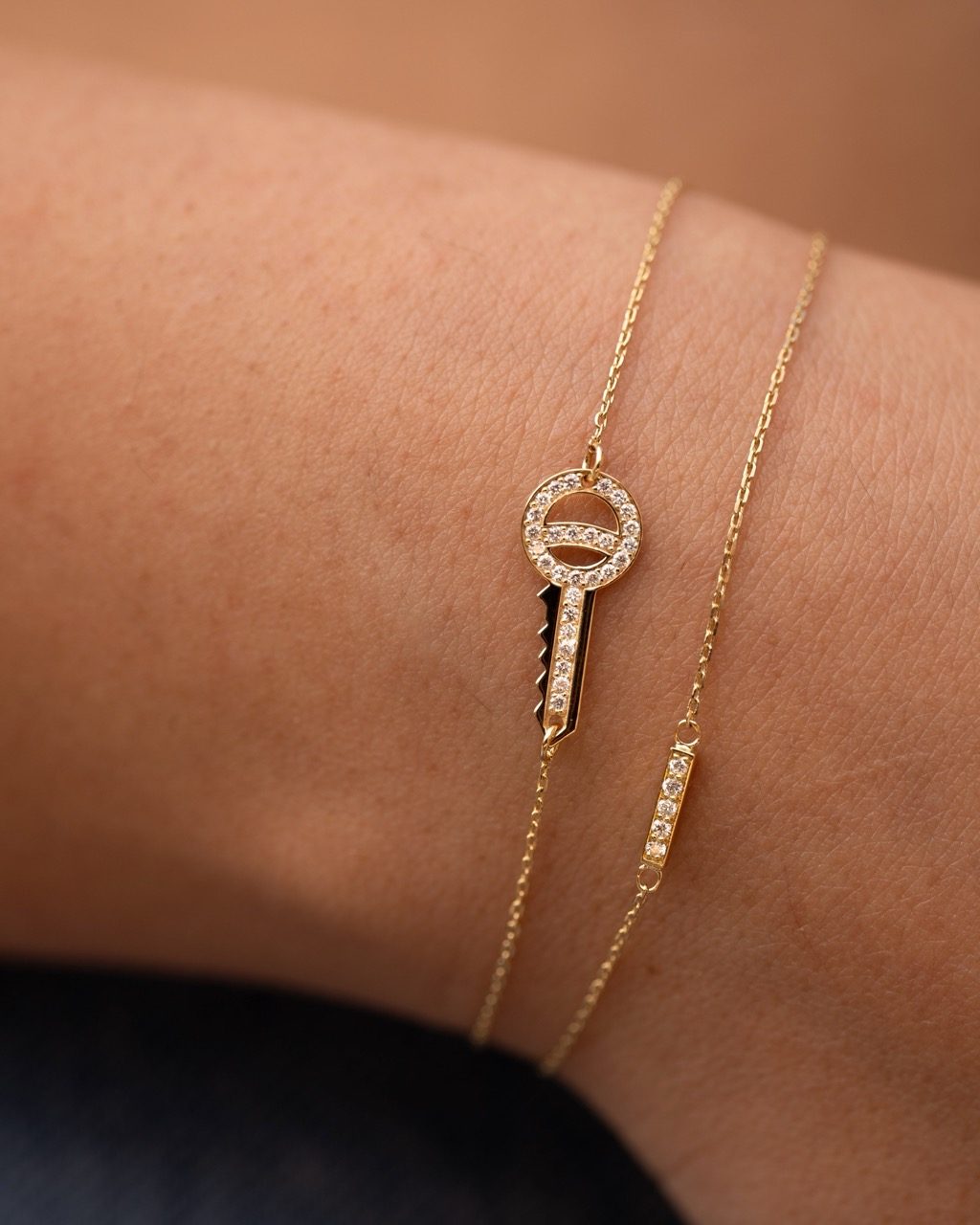 bracelet barrette cle or jaune et diamants blancs or recyclé 18 carats sesame aupiho joaillerie bracelet barrette cle or jaune et diamants blancs or recyclé 18 carats sesame aupiho joaillerie