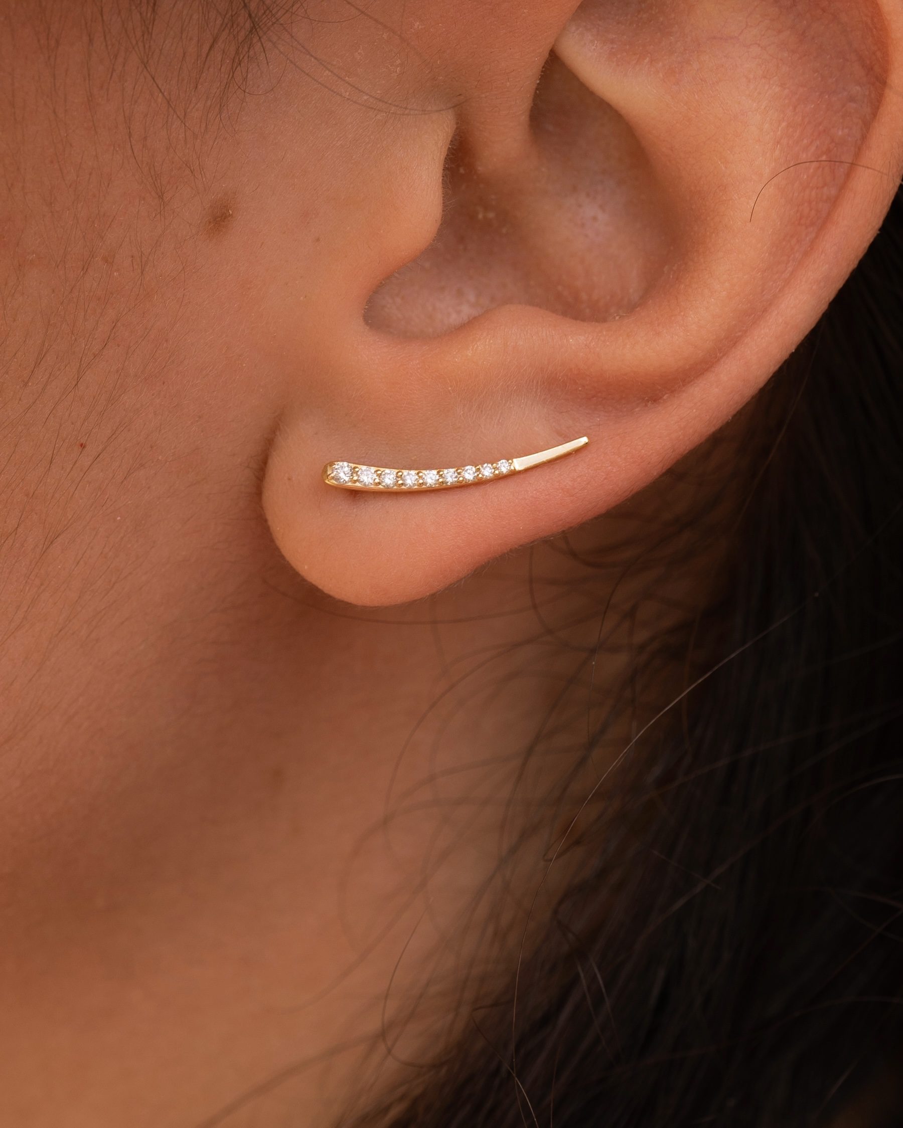 boucle d'oreille grimpante or jaune et diamants blancs or recyclé 18 carats stella aupiho joaillerie