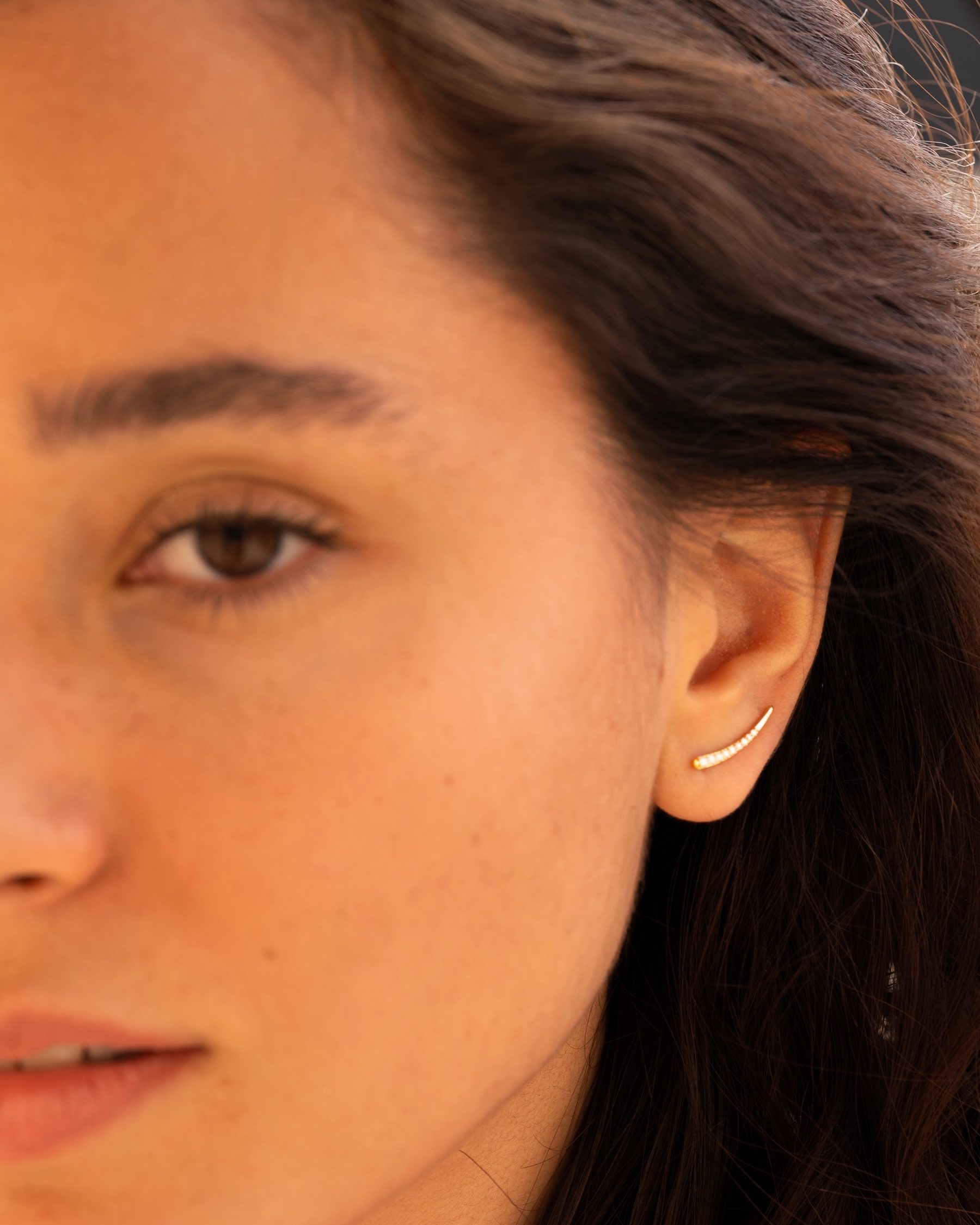 boucle d'oreille grimpante or jaune et diamants blancs or recyclé 18 carats stella aupiho joaillerie