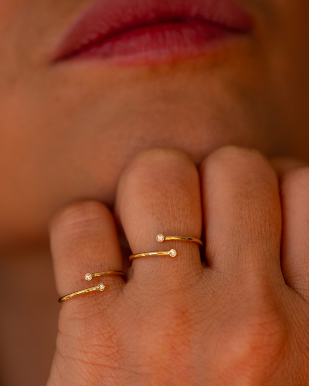 bague-glam-orteil-diamant-orjaune-18k-aupiho-joaillerie bague glam orteil petit doigt T'M diamant or jaune 18 carats aupiho joaillerie