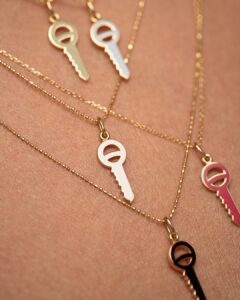 Le pouvoir émotionnel des bijoux : entre mémoire, amour et transmission