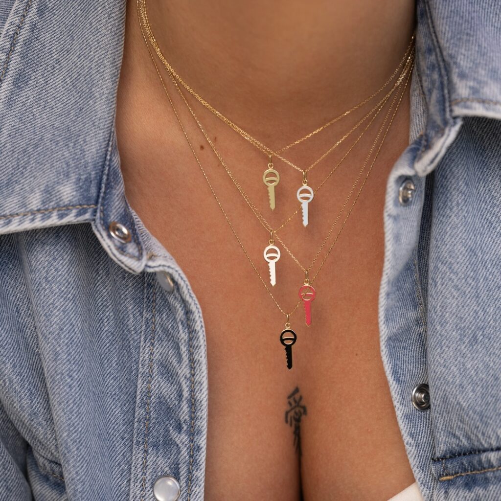 pendentif clé or jaune laqué or recyclé 18 carats colors aupiho joaillerie