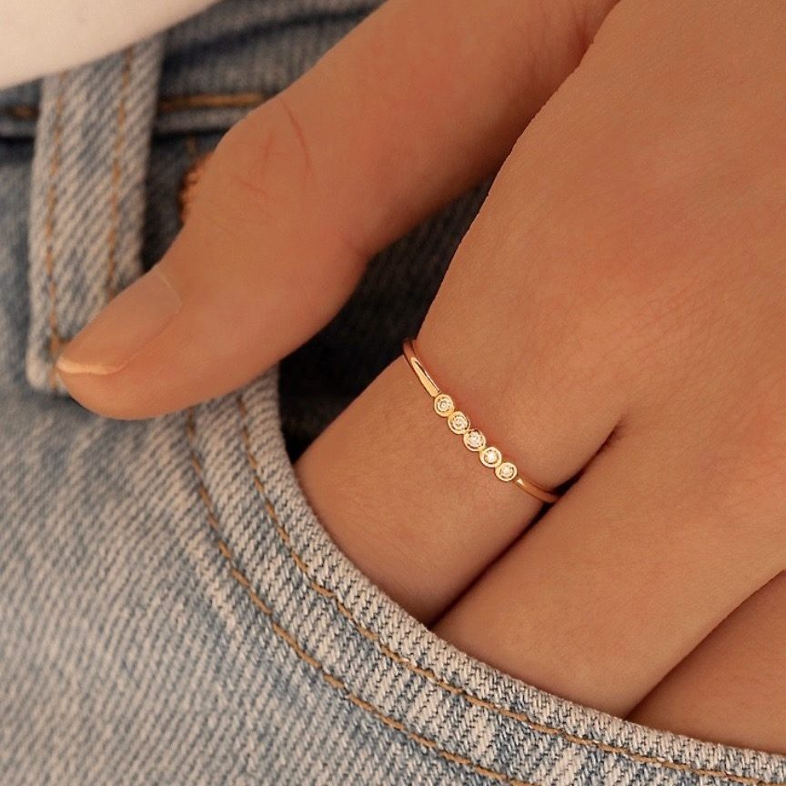 bagues fines or jaune diamants blancs or recyclé 18 carats inès aupiho joaillerie