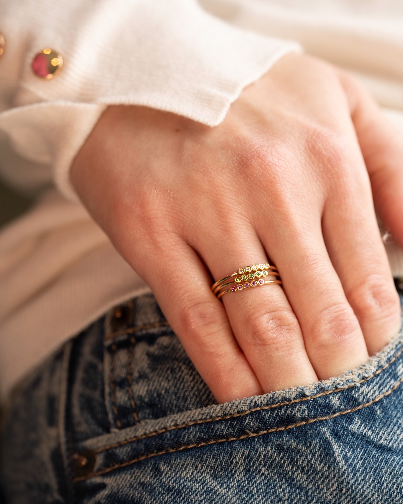 bague fine or et saphirs roses aupiho joaillerie