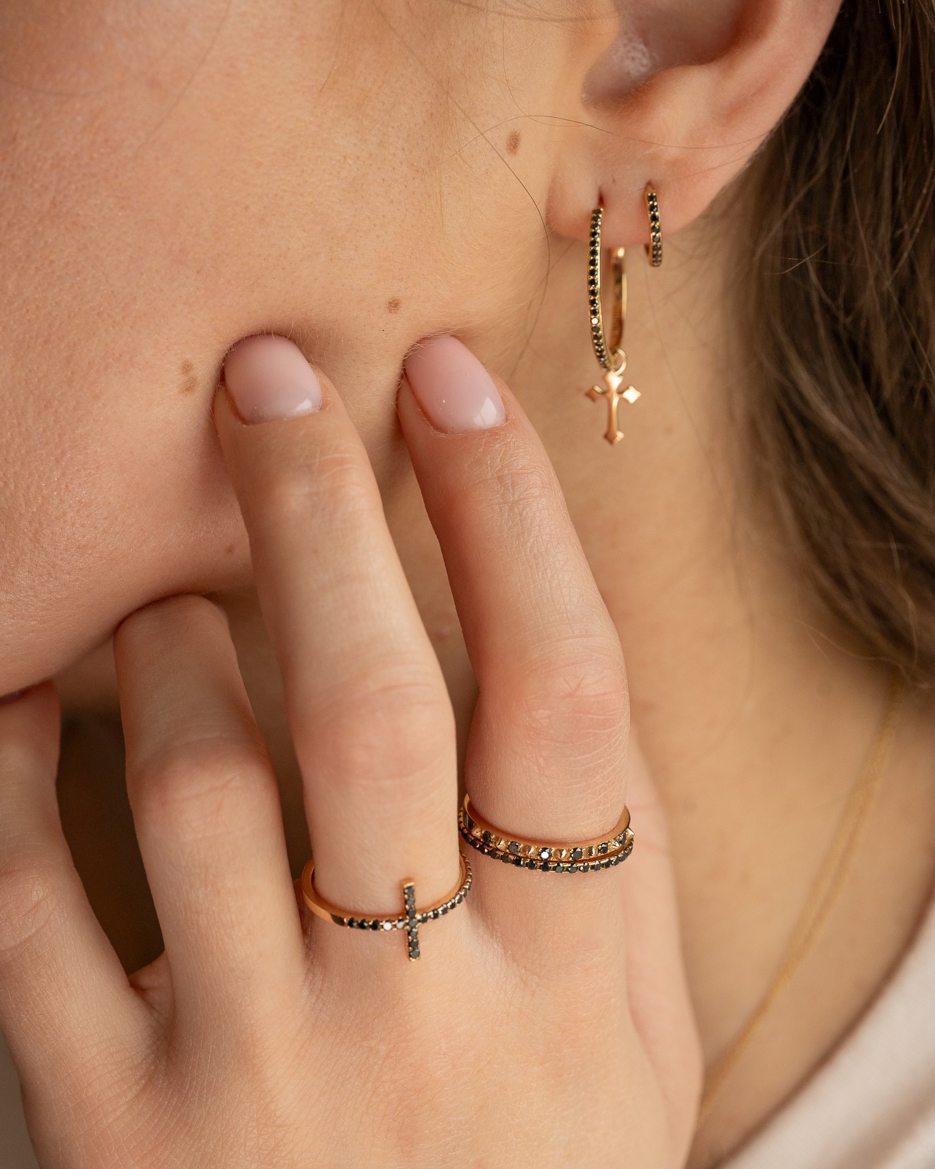 charm-croix-illusion-or-jaune-18-carats-aupiho-joaillerie charm croix illusion or jaune aupiho joaillerie