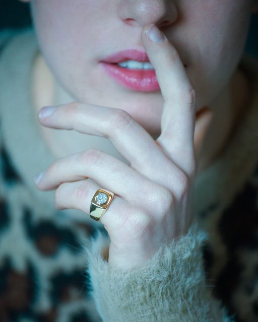 chevaliere-or-diamants-origine-mixte-aupiho chevaliere or et diamants nika mixte aupiho joaillerie bague