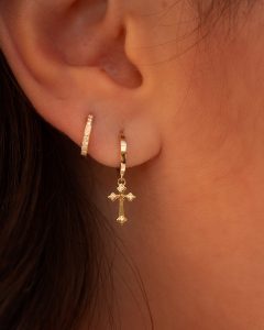 Les boucles d'oreilles créoles en or : un indispensable de la Joaillerie boucles d'oreilles créoles