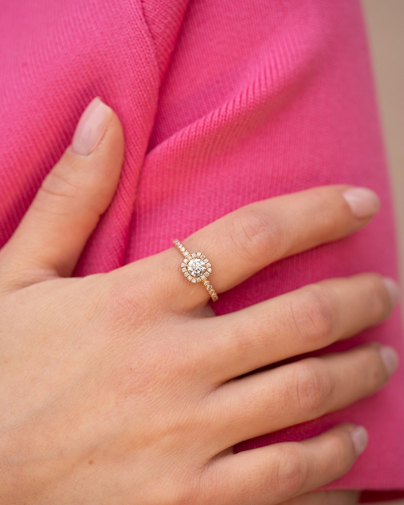 bague-coussin-diamants-or-jaune-aupiho-joaillerie bague coussin diamants or jaune aupiho joaillerie