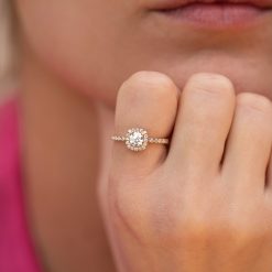 bague solitaire diamant rond pavé or jaune eden aupiho joaillerie