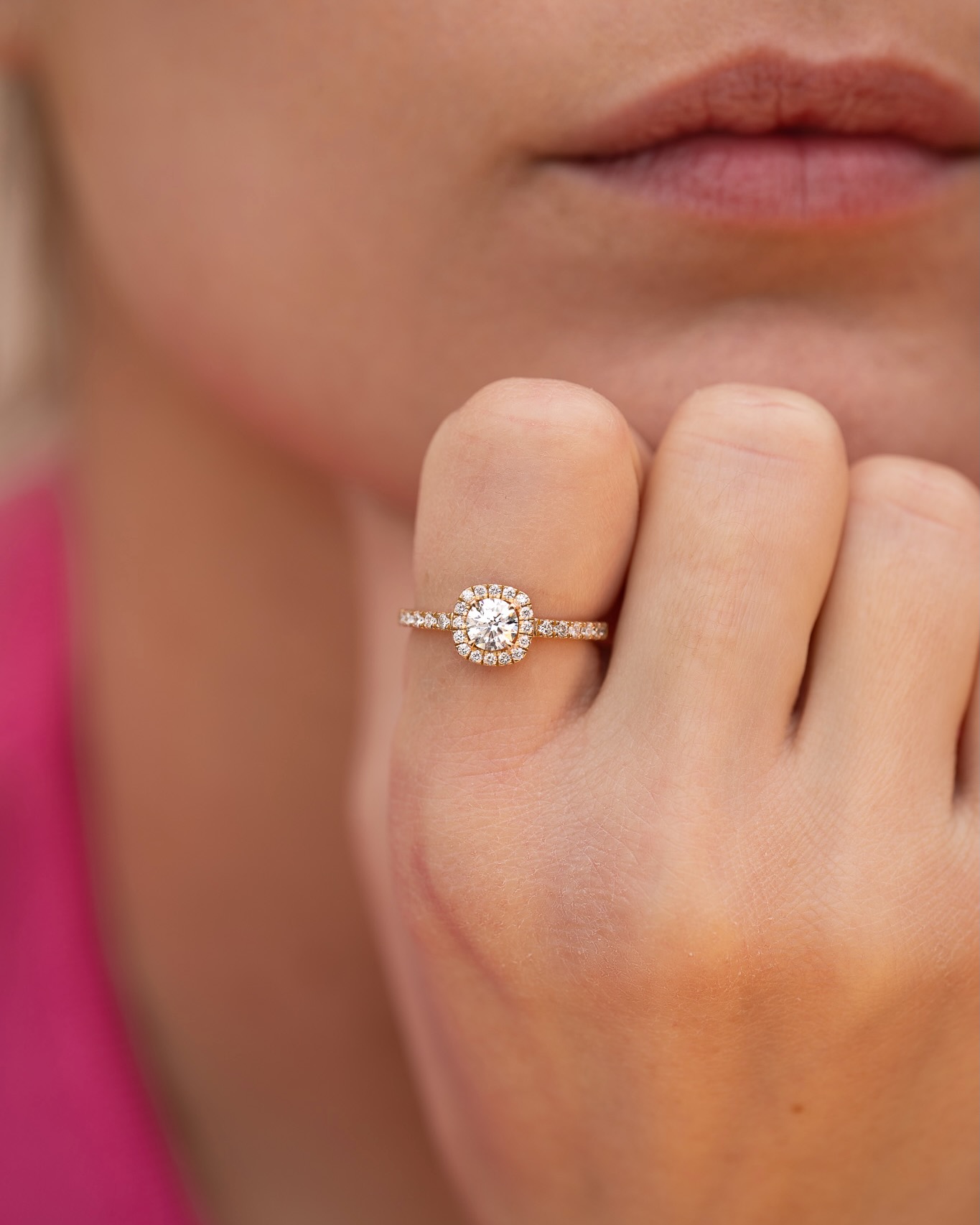 bague-solitaire-diamant-rond-pavé-or-jaune-eden-aupiho-joaillerie bague solitaire diamant rond pavé or jaune eden aupiho joaillerie