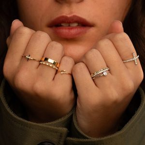 Quel bijou pour Noël ? Guide et idées cadeaux bijou-pour-noel-or-recycle-bagues-aupiho-joaillerie