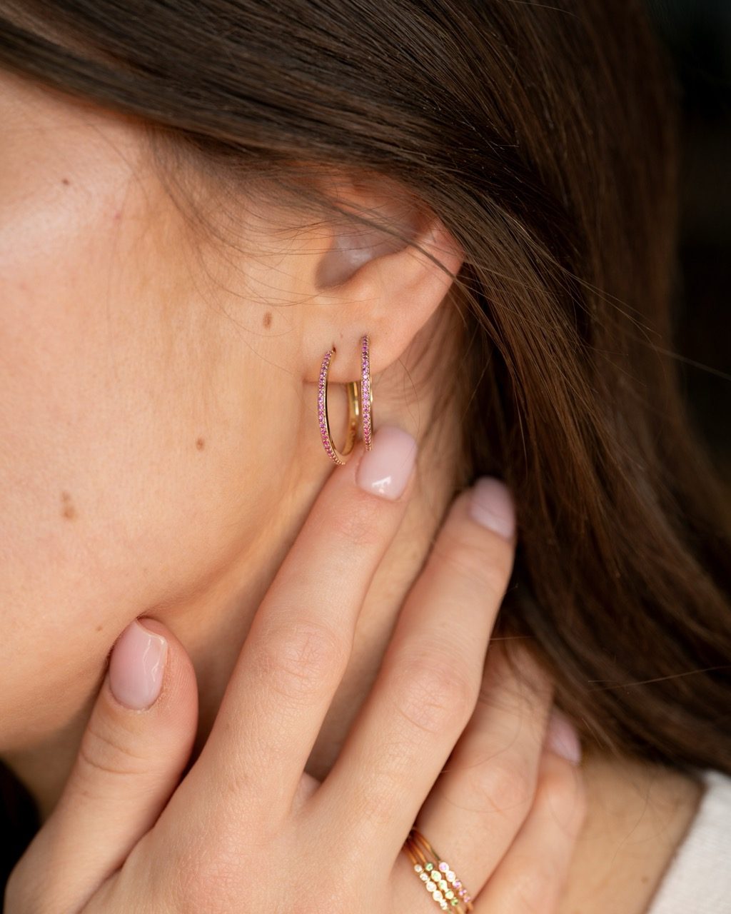 creole-saphirs-roses-15-mm-divine-or-recyclé-aupiho-joaillerie creole-saphirs-roses-15-mm-divine-or-recyclé-aupiho-joaillerie