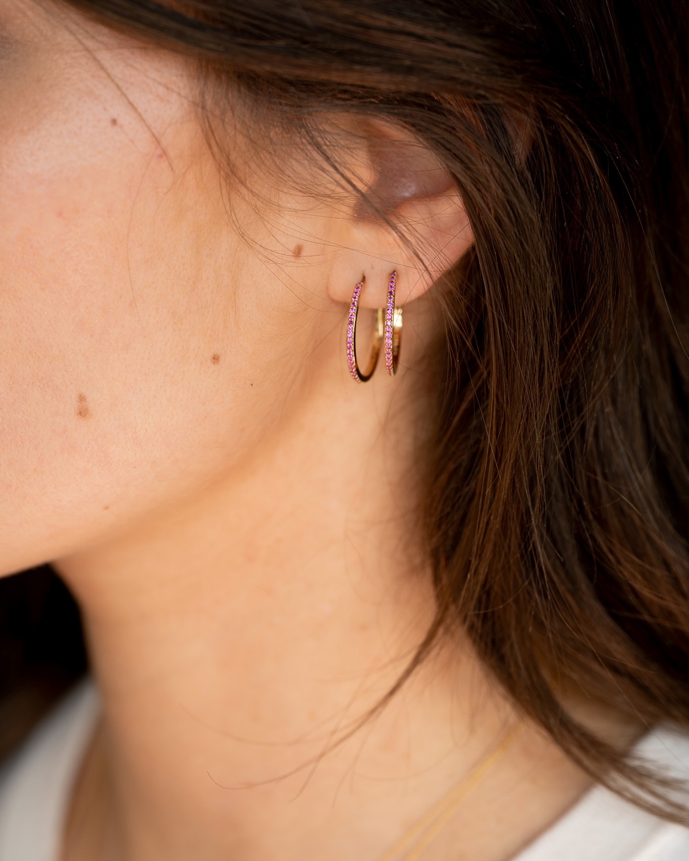 créole-saphirs-roses-20-mm-divine-or-jaune-aupiho-joaillerie créole saphirs roses 20 mm divine or jaune aupiho joaillerie