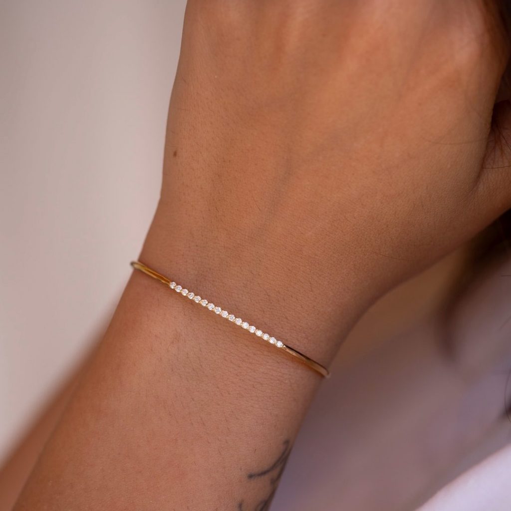 bracelet jonc or jaune et diamants blancs aupiho joaillerie