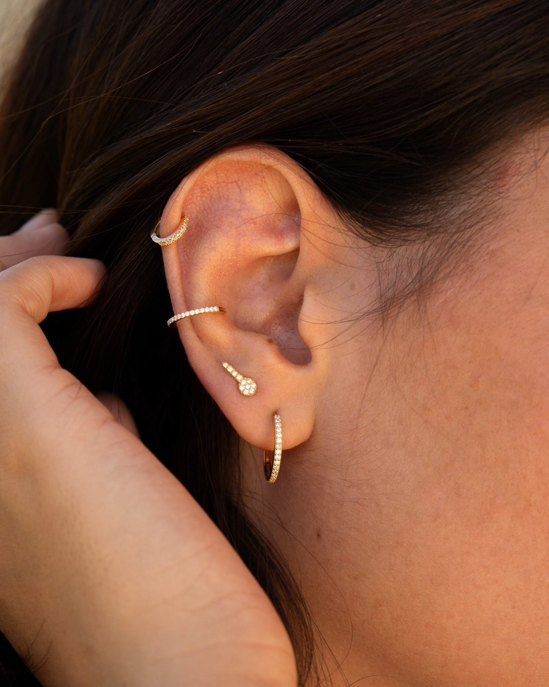 boucle d'oreille or jaune diamants blancs aupiho joaillerie