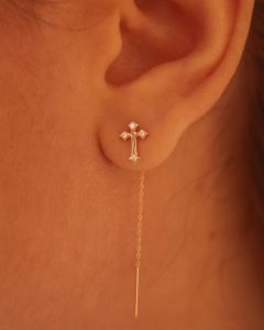 boucles d'oreilles pendantes chaîne croix 