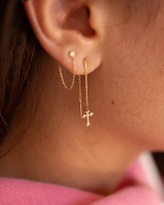 boucles d'oreilles pendantes double chaîne croix