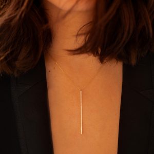 Quels bijoux pour une mariée ? collier barrette longue diamants blancs or jaune totem aupiho joaillerie e1744722416495